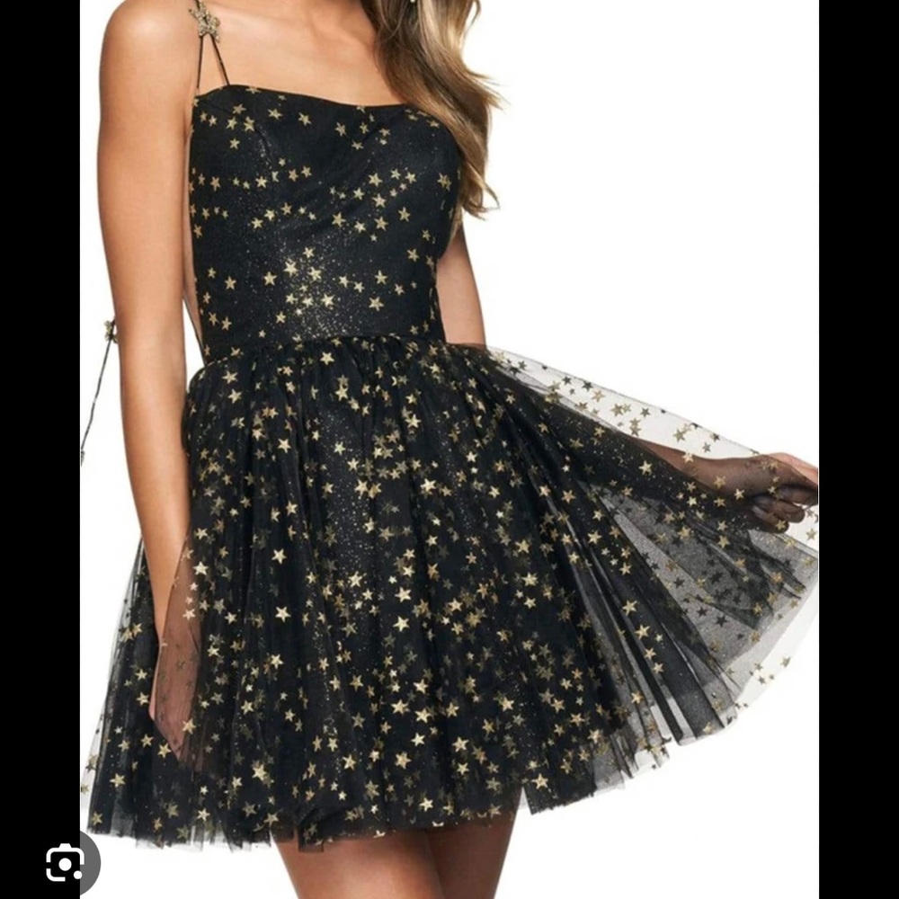 Gorgeous Sherri hill homecoming dress